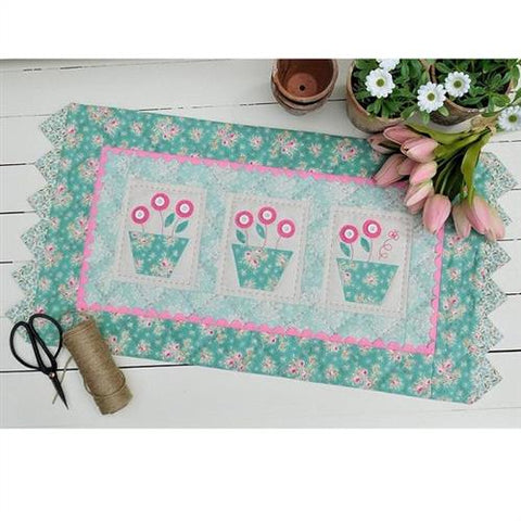 Rivendale  Bumble Blooms Table Runner